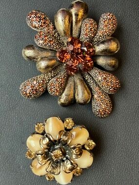 Pair of vintage brooches in gond, bronze, cream, & orange.